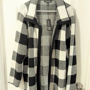 Women's Size 1X Black And White Buffalo Check Plaid Sweater